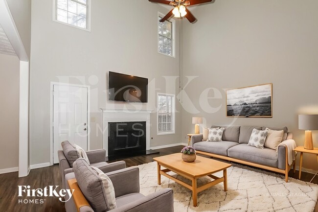 Photo - 637 Old Ivy Chase