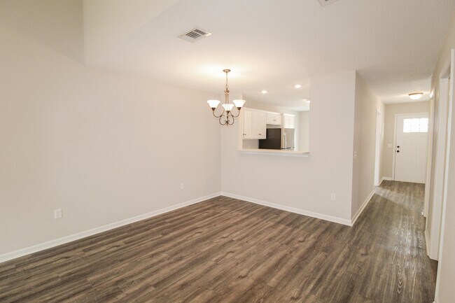 Photo - 562 Deerchase Ct