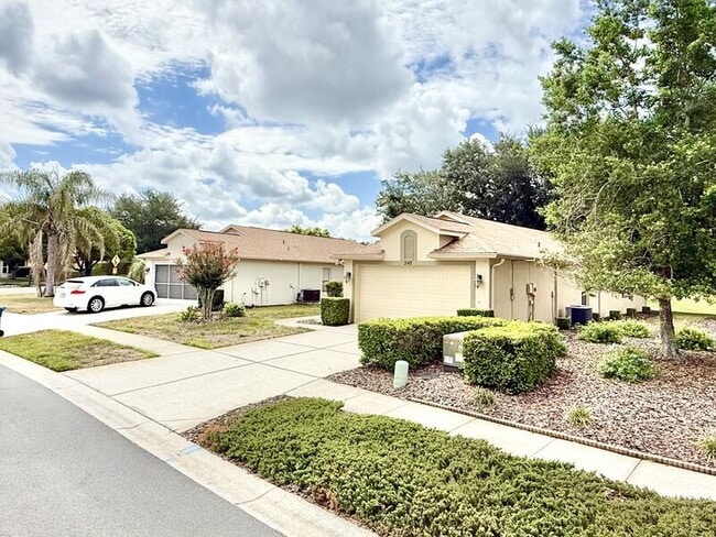 Photo - 240 Center Oak Cir