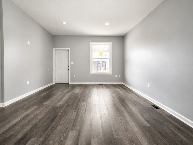 Photo - 924 Maple Terrace