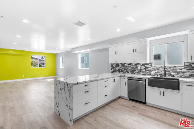 Photo - 1947 Vista Del Mar Ave