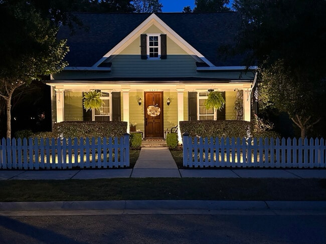 Building Photo - 1002 Mitchell Ln