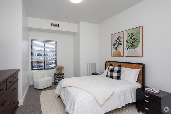 1BR, 1BA - 725 SF