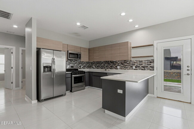 Photo - 151 N Halstead Dr