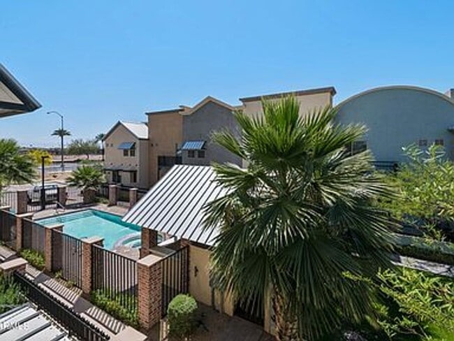 Building Photo - New 3 Bd, 2.5 Ba townhouse on the light rail in Mesa