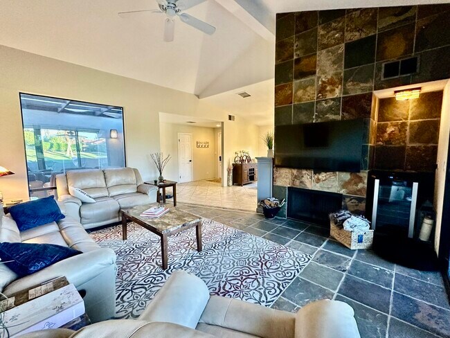 Photo - 134 Las Lomas Ave