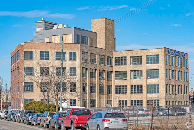 Building Photo - 2061 N Southport Ave Rental