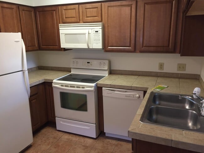 Photo - 1810 E Blacklidge Dr