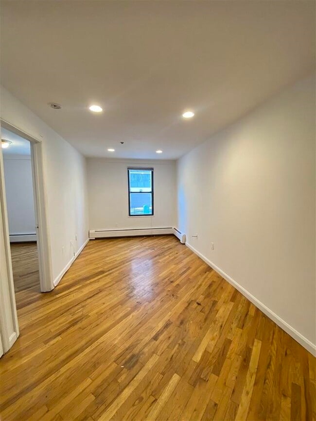 Building Photo - 409 1st St Unit A