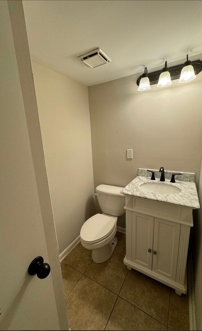 Photo - 3 bed 2.5 bath townhouse!