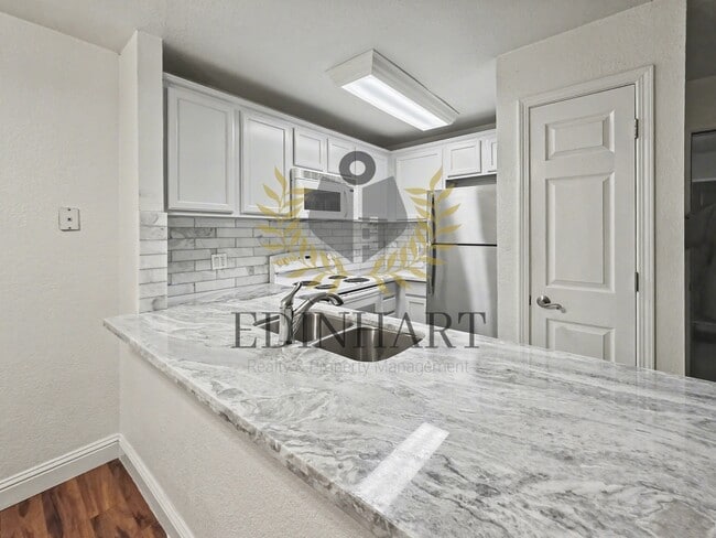 Photo - 2909 Huntington Blvd