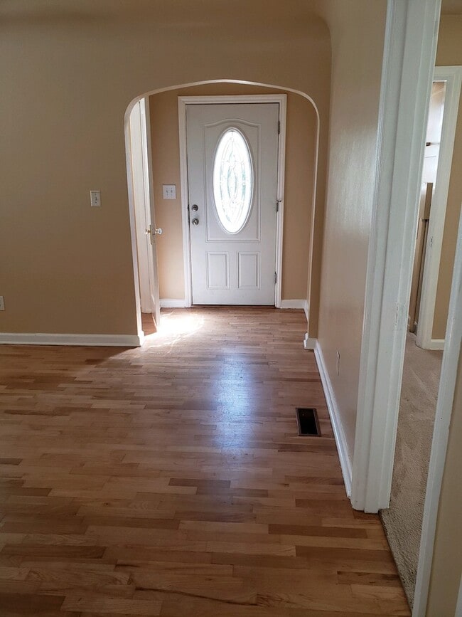 Photo - University Place 4 Bedroom, 1 Bath Bungalow! $2295.00