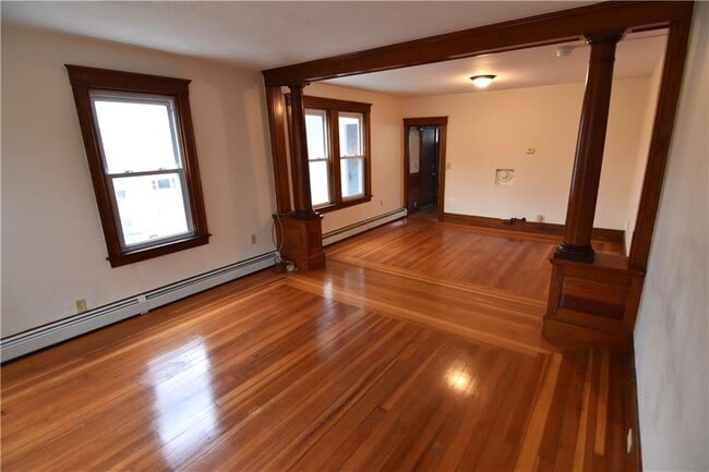 Photo - 490 Manville Rd