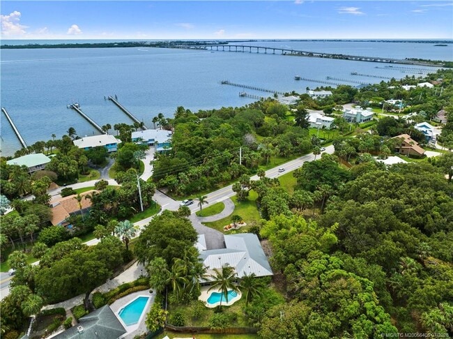 Photo - 53 N Sewalls Point Rd