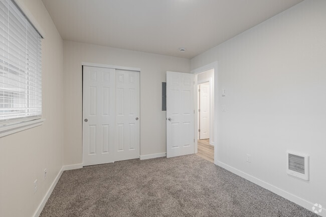 2BR, 1BA - 714SF - Primary Bedroom