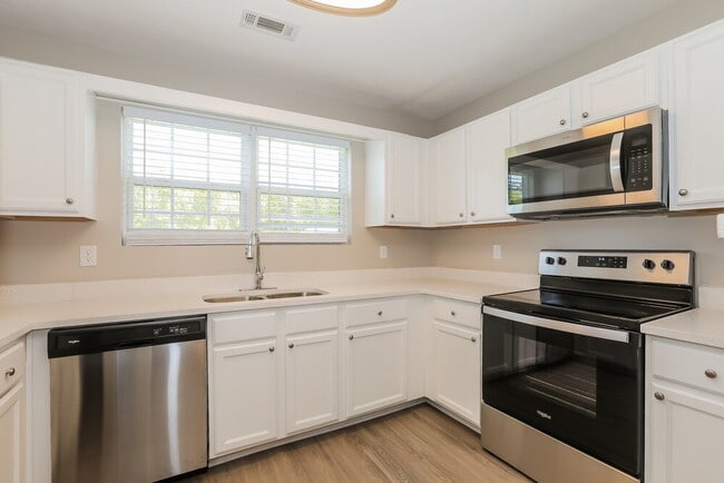 Photo - 1052 Navaho Trail