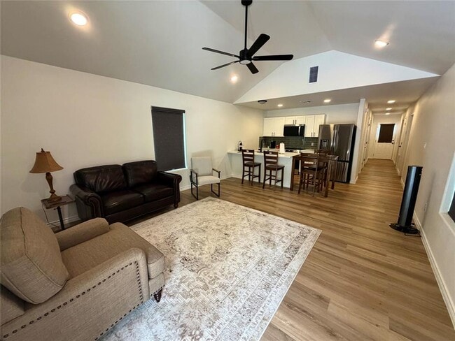 Photo - 1107 Neches St