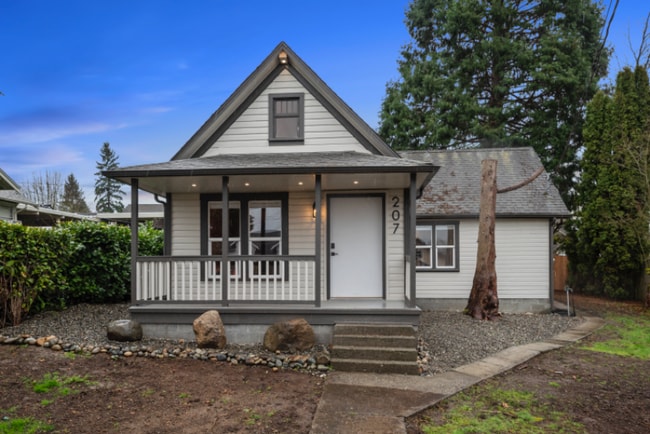 Photo - 207 Ave G