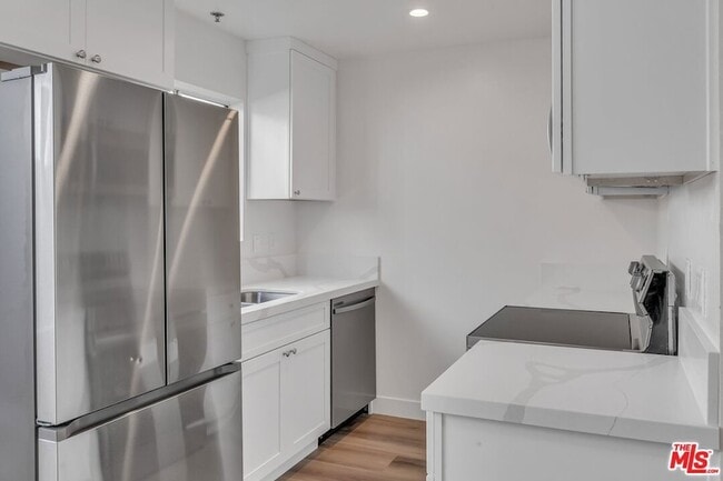 Photo - 6616 Sylmar Ave