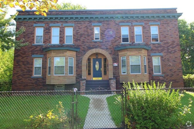 Building Photo - 132 Kenilworth St Unit UPPER Rental