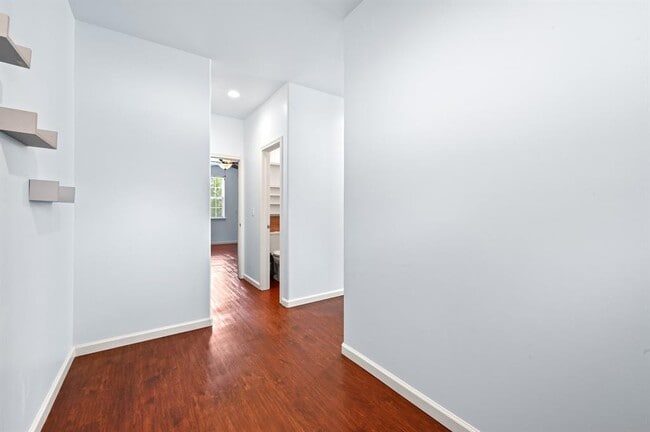 330 Howard Ln