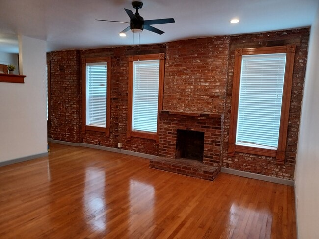 Building Photo - 4233 Chouteau Ave Unit 4233 Chouteau Ave 2R