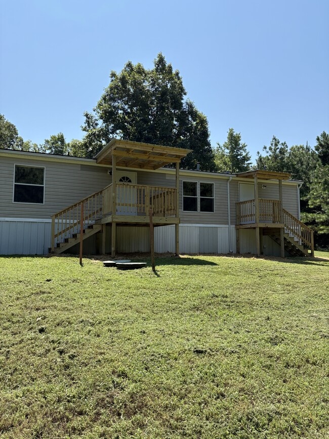 Photo - 152 Meadow Ln