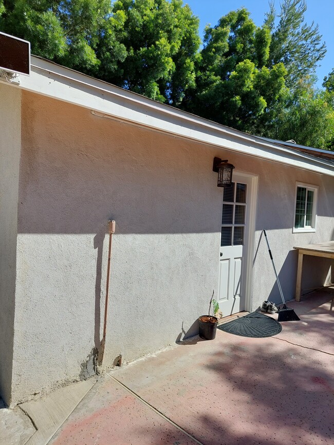 Photo - 18839 Hicrest Rd Unidad Rear