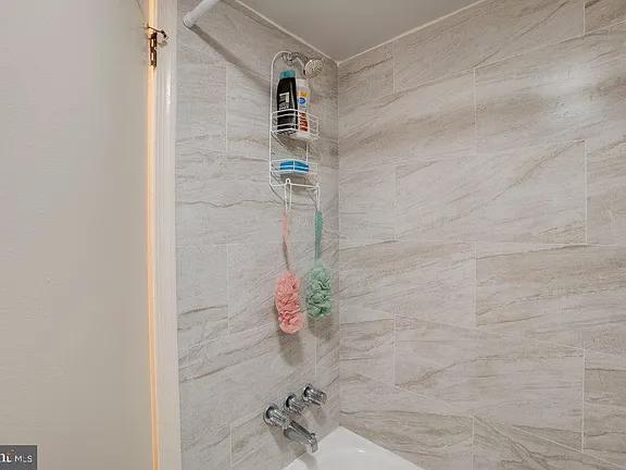 Photo - 869 Hollins St