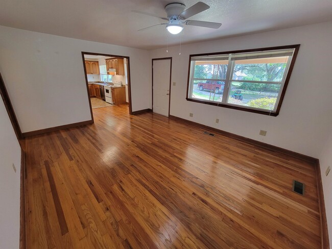 Photo - 1526 Highland Dr