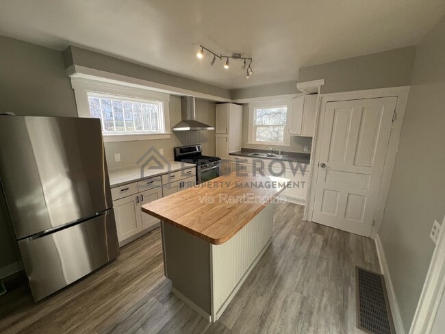 Building Photo - 50 Mathews Ct NE