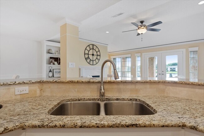 Photo - 225 Capetown Way