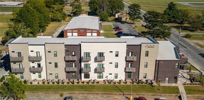 Building Photo - 726 E Emma Ave Unit 106