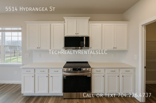 Photo - 5514 Hydrangea St