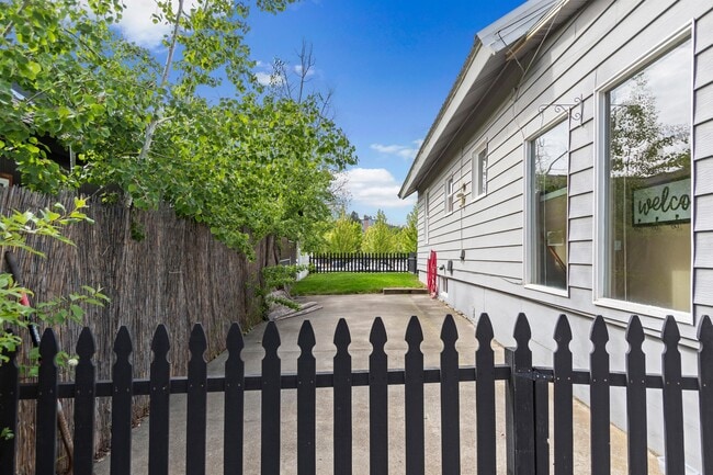 Photo - 611 E Garden Ave