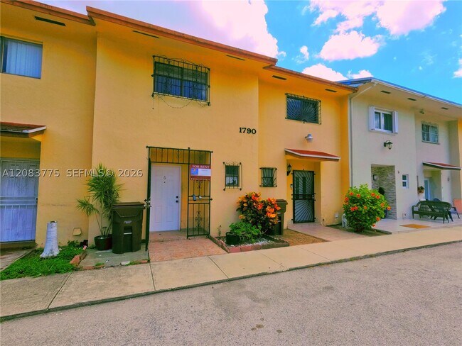 Photo - 1790 W 58th St