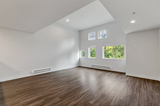 Building Photo - Lynwood Commons