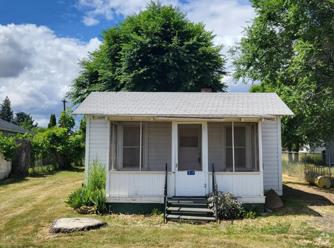 Building Photo - Charming 1-Bedroom Home in Quiet Tieton Ne...