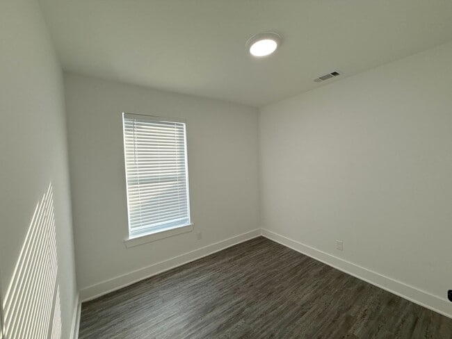 Photo - 760 N McNeil St