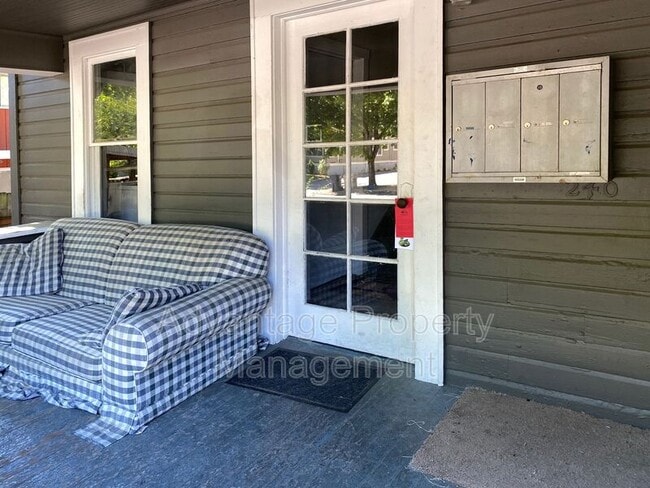 Photo - 240 NW 9th St