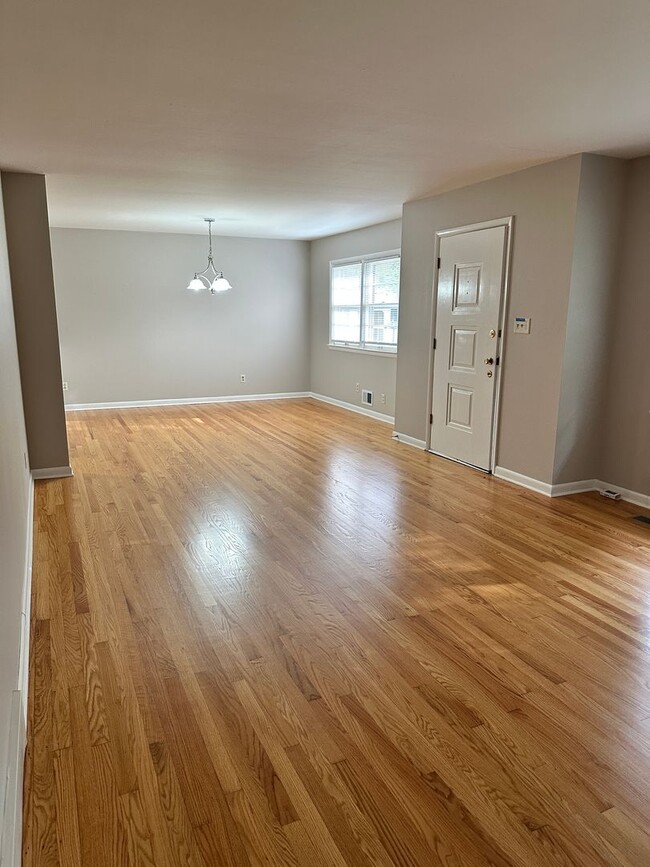 Photo - 708 Cave Mill Rd