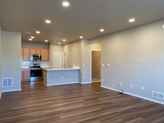 Photo - Beautiful Townhome 3-Bedroom / 2.5-Bath Near Walking Trail, Park