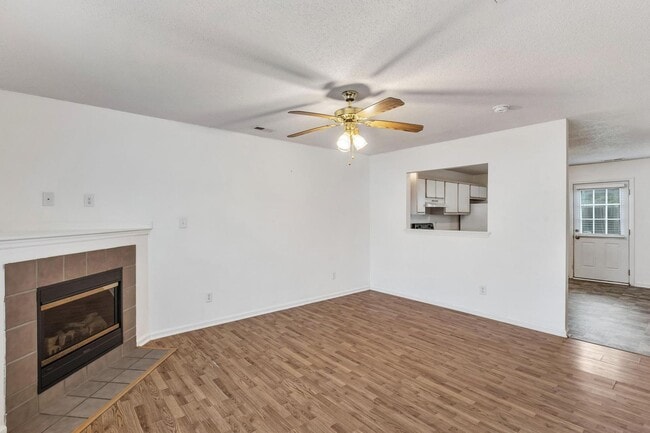 Photo - Townhome Close to Amenities!