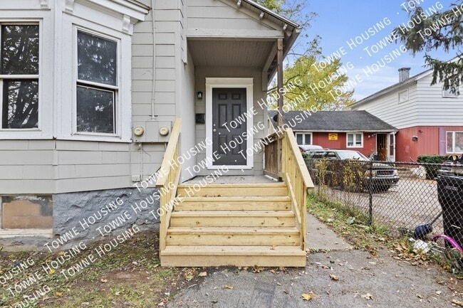 Building Photo - 1361 North Ave Unit 1