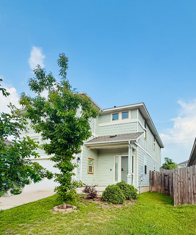 Photo - 400 Eagle Brook Ln