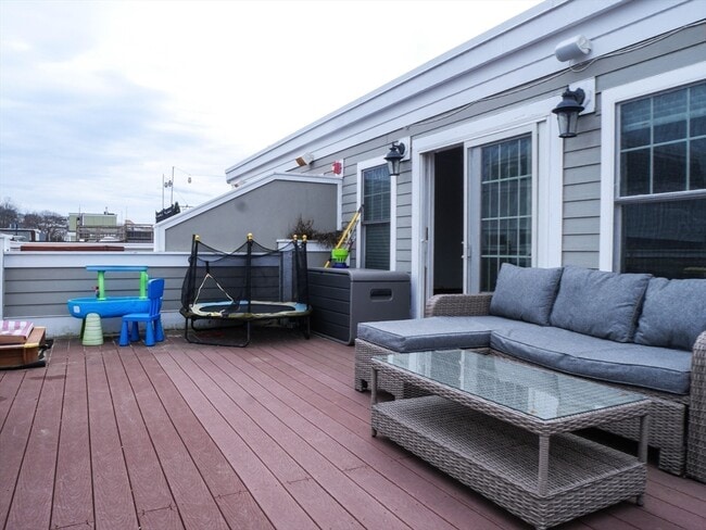 Building Photo - 161 Tudor St Unit 3