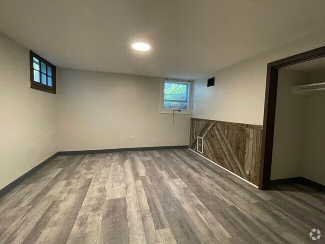 Building Photo - $1095-One Bedroom Basement Apartment With ...