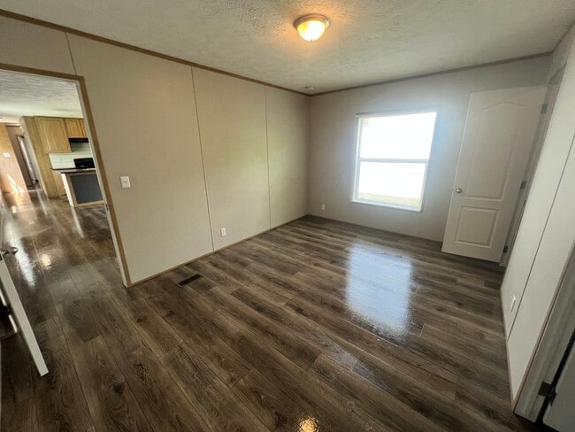Photo - 195 Peach St