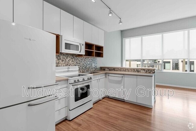 Building Photo - 4100 Lindell Blvd Rental