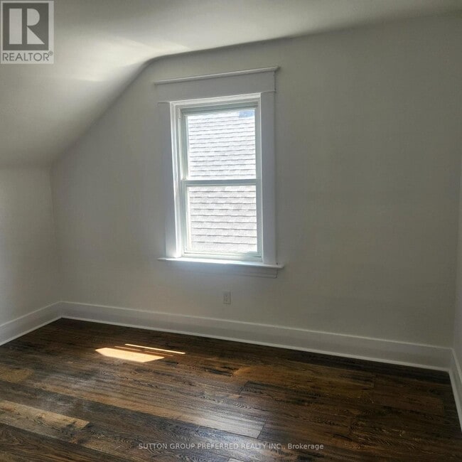Photo - 312 Wharncliffe Rd S